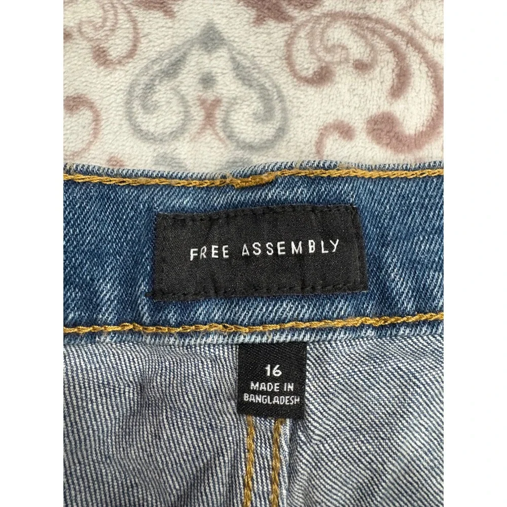 Free Assembly Womens Size 16 Denim Shorts Blue Tie Waist High Rise NWT - Picture 4 of 12